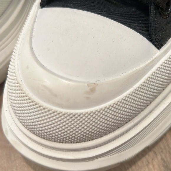 Alexander McQueen Tread Puffer Sneaker - Picture 7 of 8